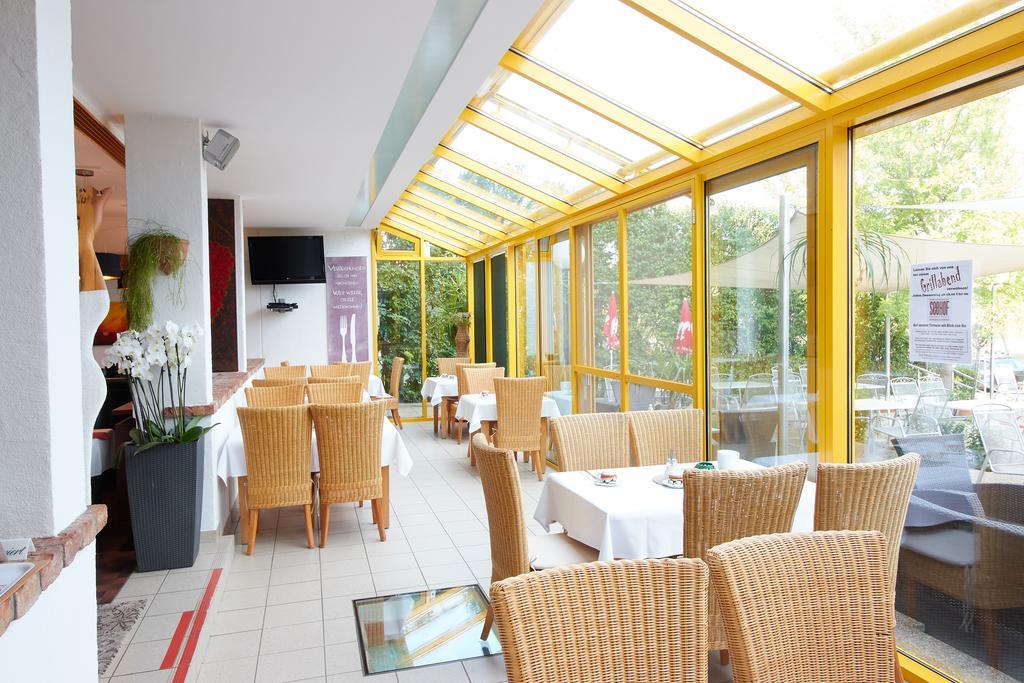 Hotel & Restaurant Seehof Подерсдорф-ам-Зе Экстерьер фото