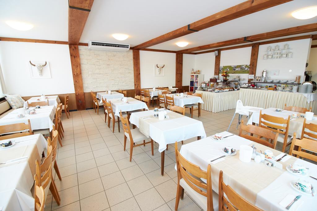 Hotel & Restaurant Seehof Подерсдорф-ам-Зе Экстерьер фото